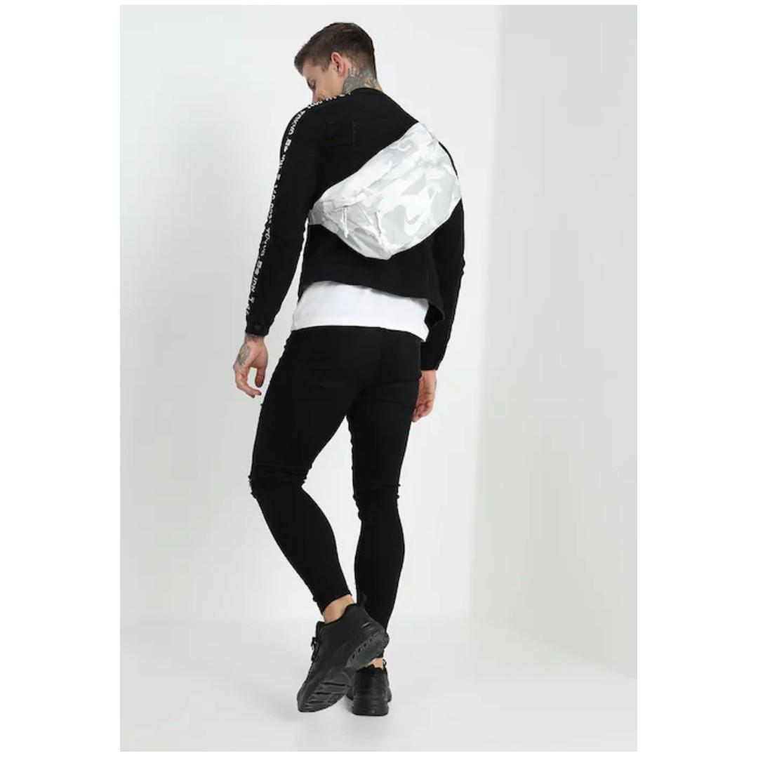 Nike sportswear tech printed hip pack hotsell