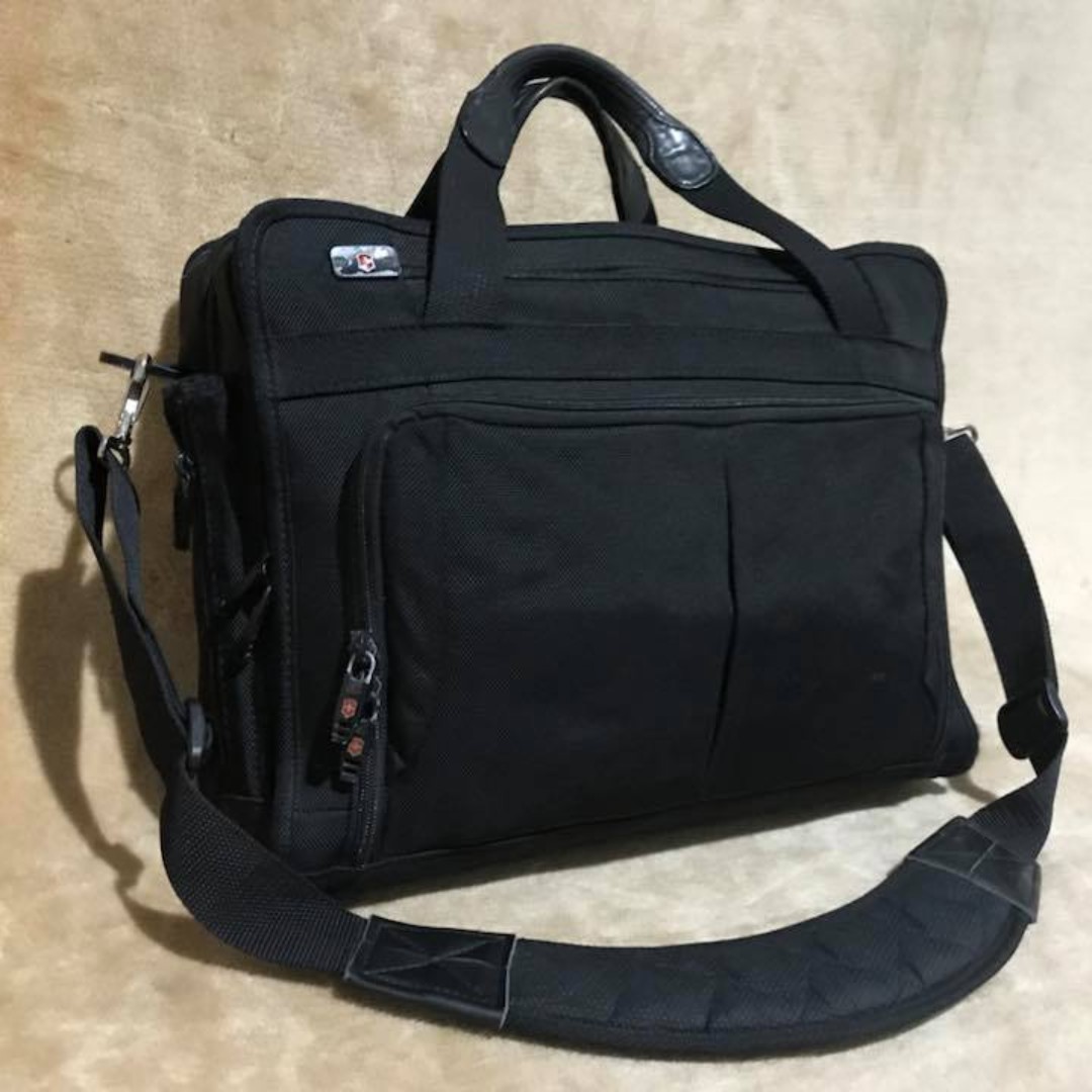 Victorinox Laptop Bag ori, besar & keren, Fesyen Pria, Tas & Dompet