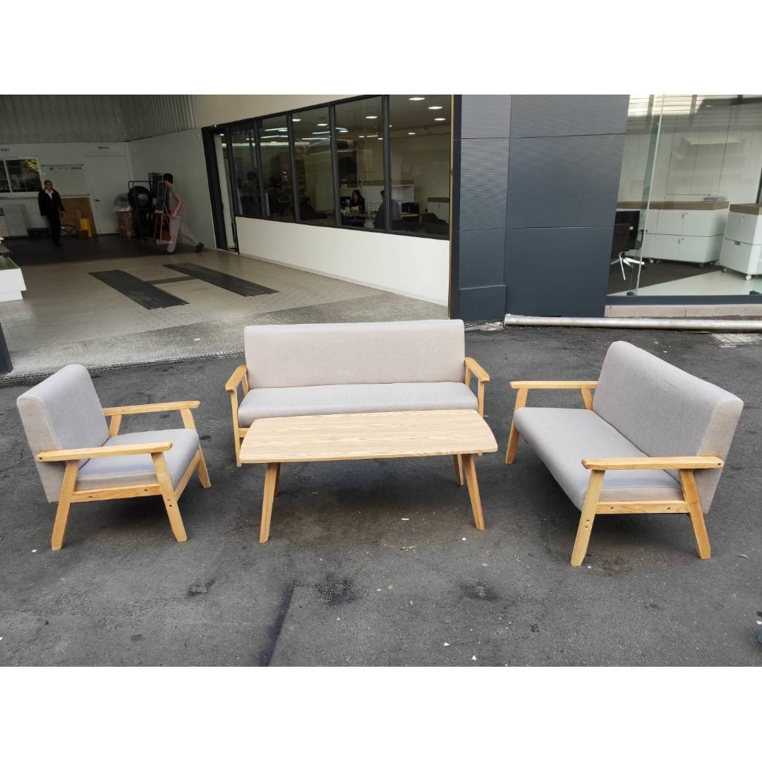 非凡二手家具全新北歐原木扶手沙發茶几組 1 2 3 茶几 客廳椅 布沙發 客廳桌 沙發椅 全新家具 居家生活 傢俱 沙發在旋轉拍賣