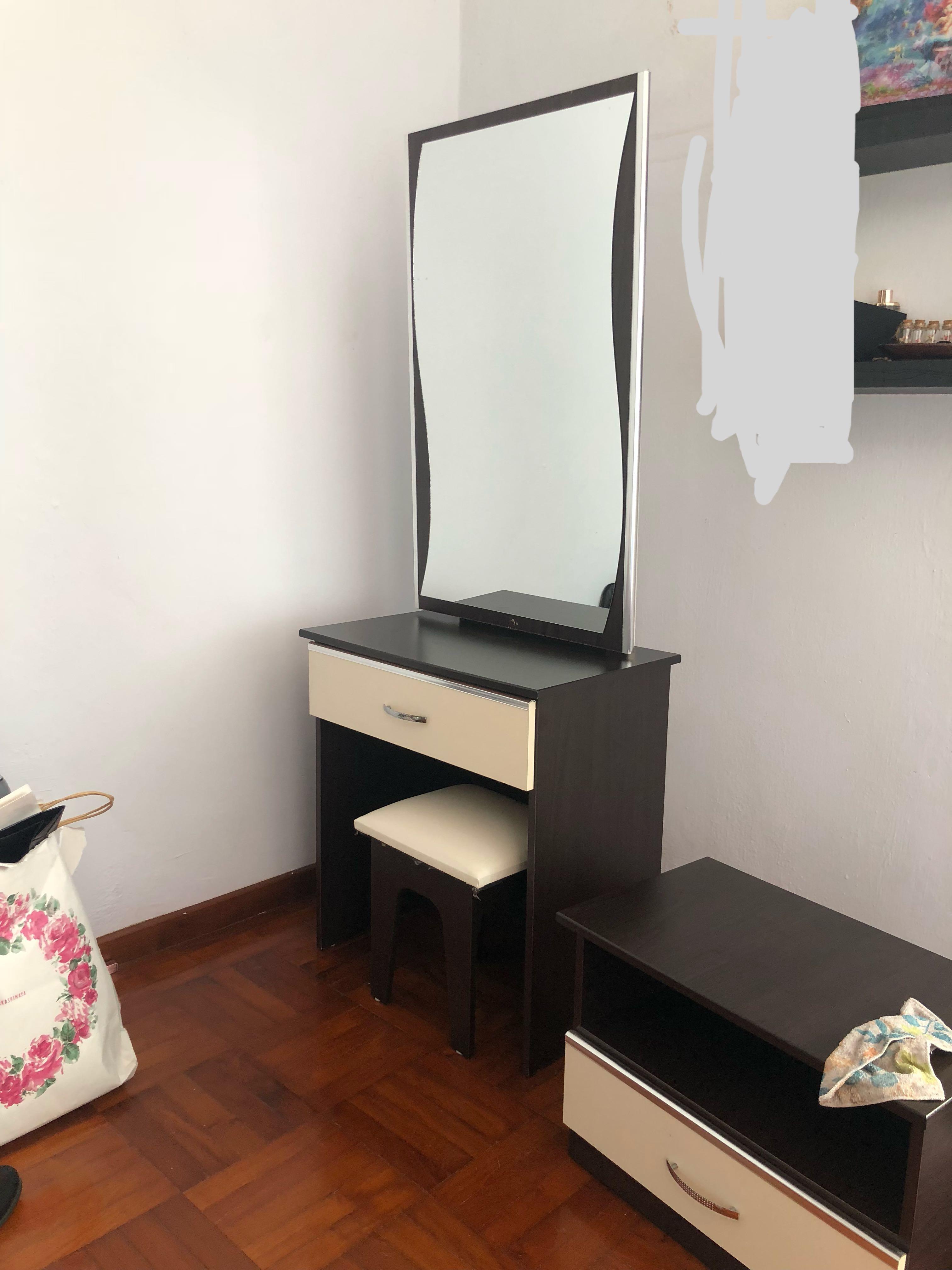 Short dressing table Clearance