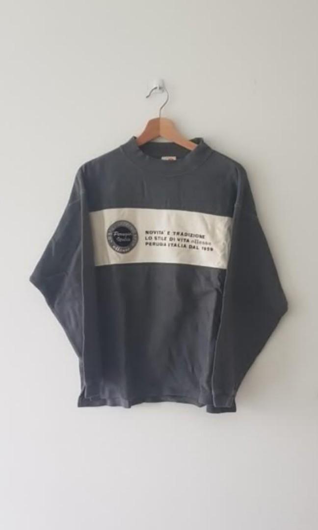 Ellesse sweatshirt (Category: New Undergarments & Loungewear) located in Singapore. Submitted by nagguhs (Listing ID 214840310, Image 1). Description: In excellent condition, hardly worn and just washed. Selling as doesnt fit well Ptp: 22inch Length: 25inch.