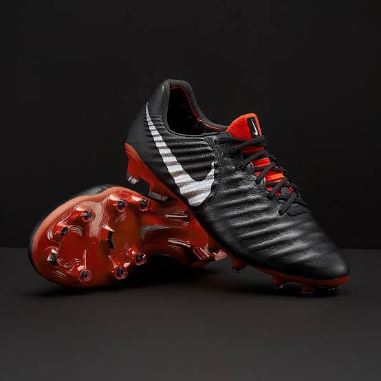 black and red nike tiempo