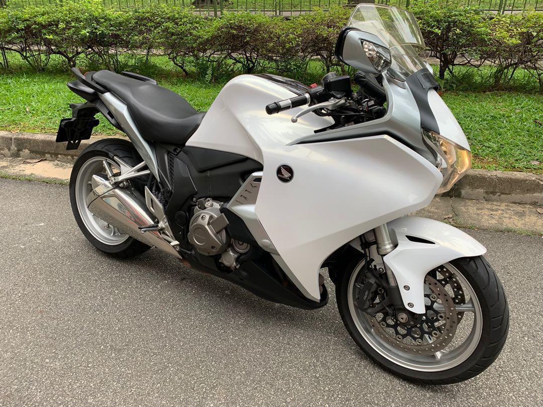 Honda Vfr10f Dct Model With Abs Registration On 6 01 11 Motorcycles Motorcycles For Sale Class 2 On Carousell