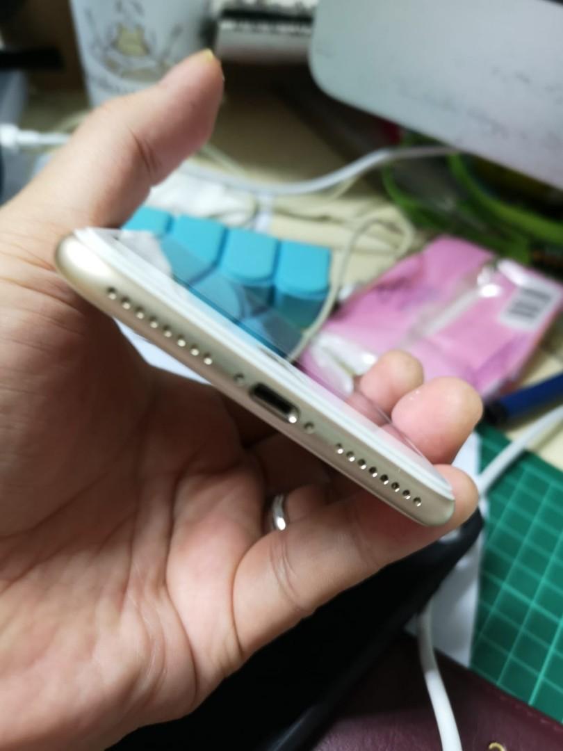 Iphone 7plus (Category: iPhone Others) located in Singapore. Submitted by ck.king (Listing ID 215538516, Image 2). Description: Iphone 7plus Used ard 15month Internal condition:10/10 External condition:9.99/10 Complete set with box (except earpiece).