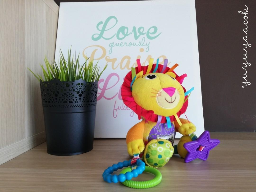 Lamaze logan the lion clearance