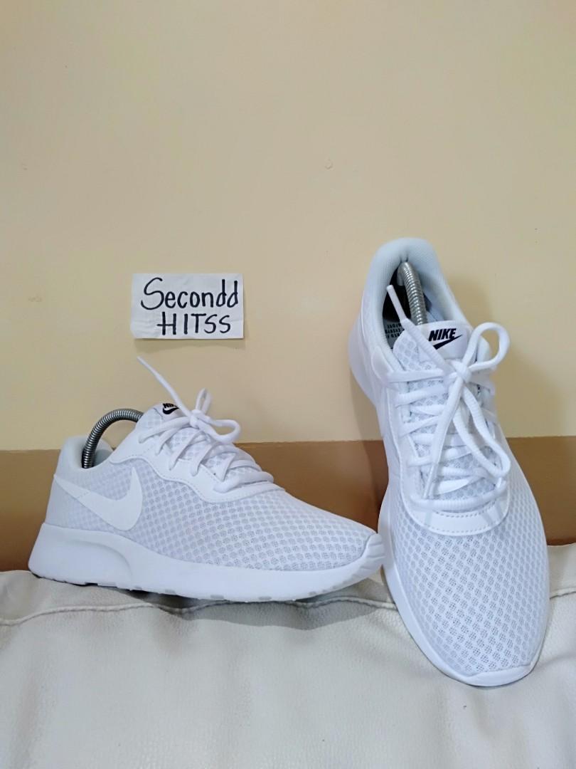 nike tanjun triple white