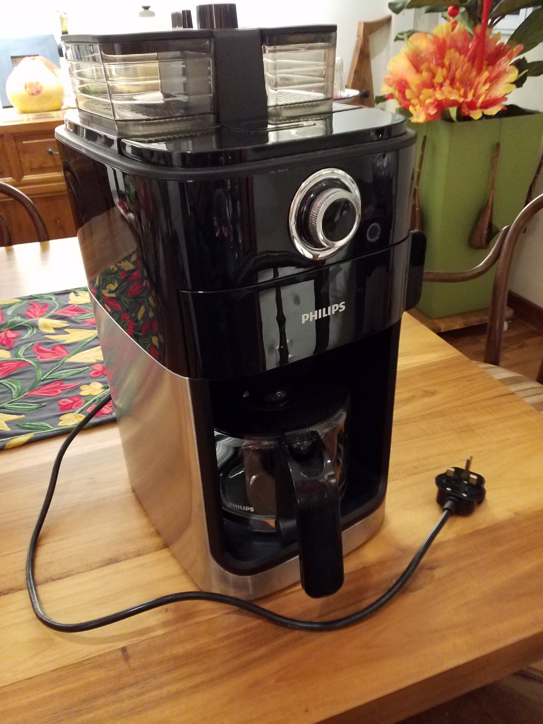 Philips grind and brew coffee maket, TV & Home Appliances, Kitchen