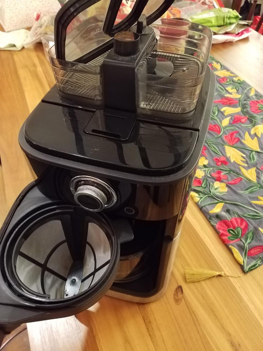 Philips grind and brew coffee maket, TV & Home Appliances, Kitchen