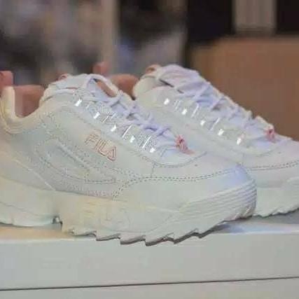 Sepatu Fila Disruptor 2 Sz Men S Fashion Men S Footwear Sneakers On Carousell