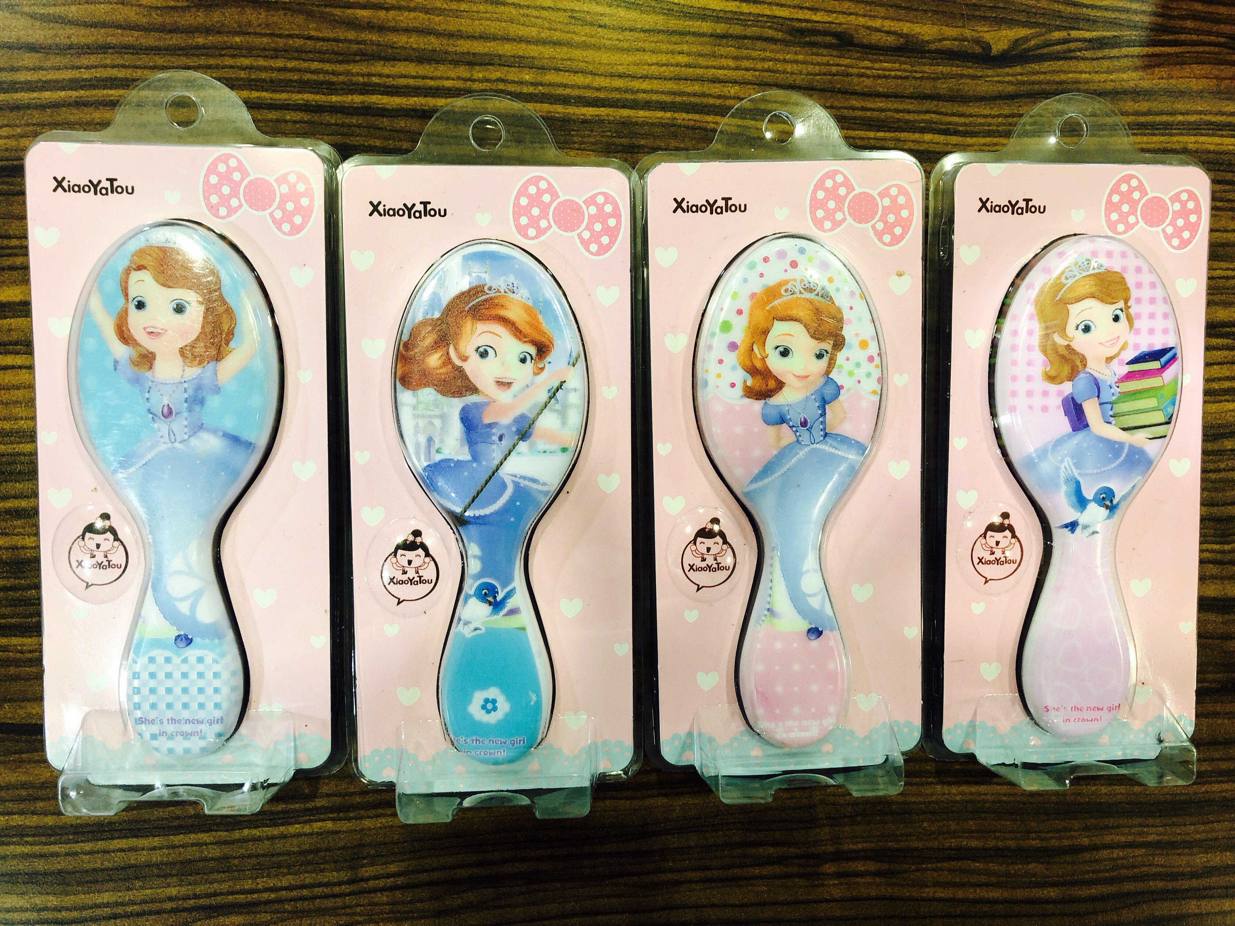 Sofia design mini comb (Category: Hair Accessories) located in Singapore. Submitted by cassteo79 (Listing ID 215566561, Image 1). Description: 1 for $3.90, 4 design Great idea for 👜 Small to place ladies bag 🛍 Kids Goody bag gift Most importantly children 💕 loves 💕it..