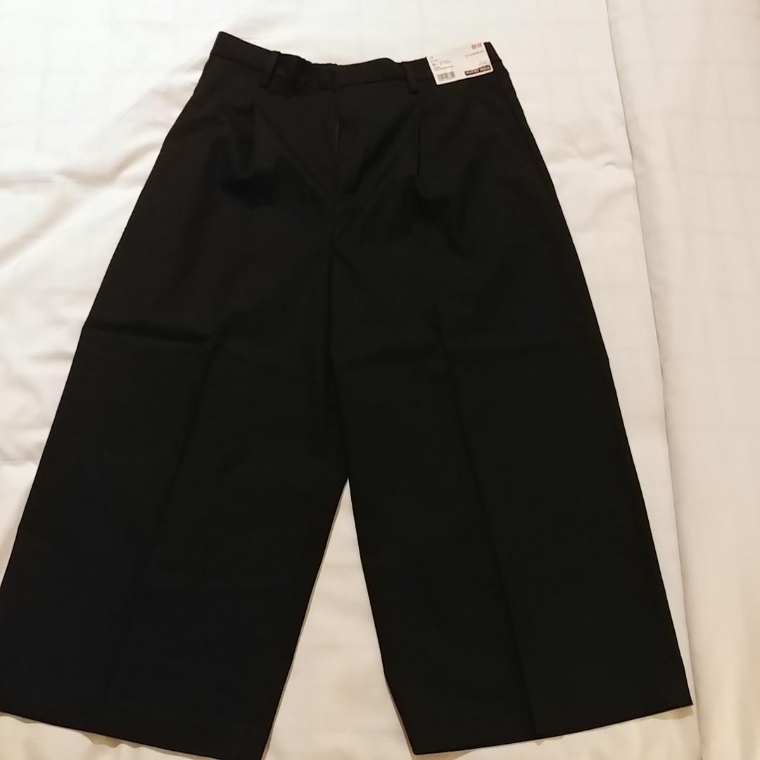 Uniqlo wide leg cropped pants (Category: Other Bottoms) located in Makati City. Submitted by stash.destash (Listing ID 215663786, Image 1). Description: Black wide leg ankle length pants. Versatile and can be worn for office or as casual wear. Made of spandex, rayon, polyester blends. Stretchy waistband can fit med-large at best for those who prefer a more fluid fit..