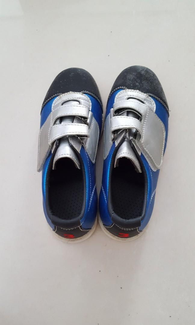 bowling shoes size 3