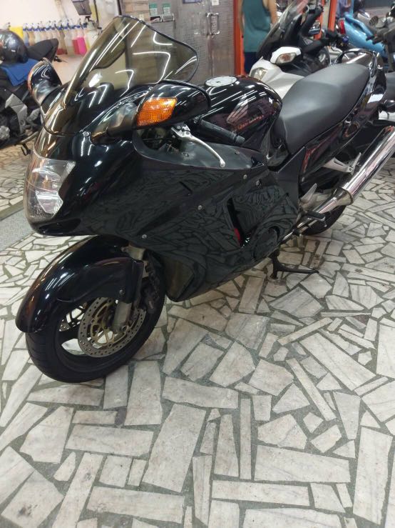 Honda Cbr1100xx黑鳥 機車 重機在旋轉拍賣