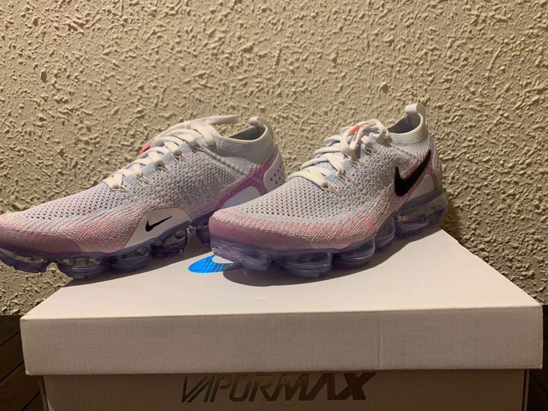 White hydrogen outlet blue vapormax