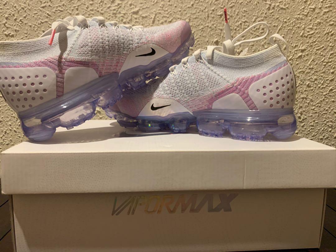White hydrogen outlet blue vapormax