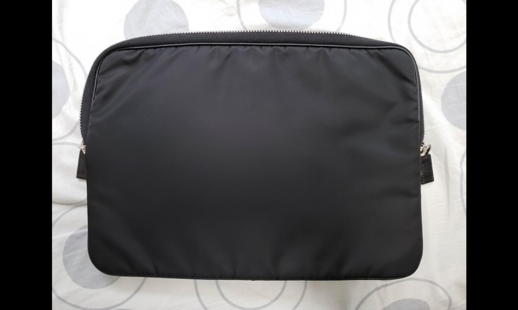 Prada （分類：小袋）位於 Hong Kong。 由 superparco 提交（商品編號 215735960，圖片 3）。簡介： 真貨 99％新 任驗。