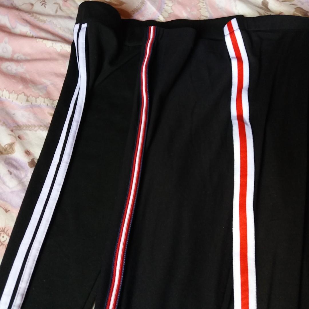 side striped leggings (Category: Jeans) located in Quezon City. Submitted by mindincloudnine (Listing ID 215726017, Image 2). Description: 3 for 300.