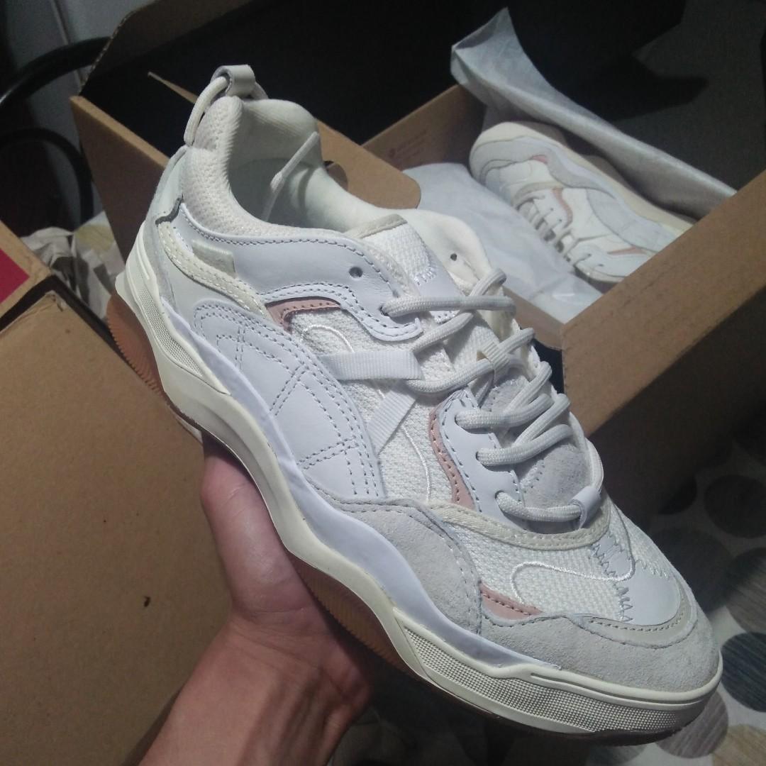 vans varix white