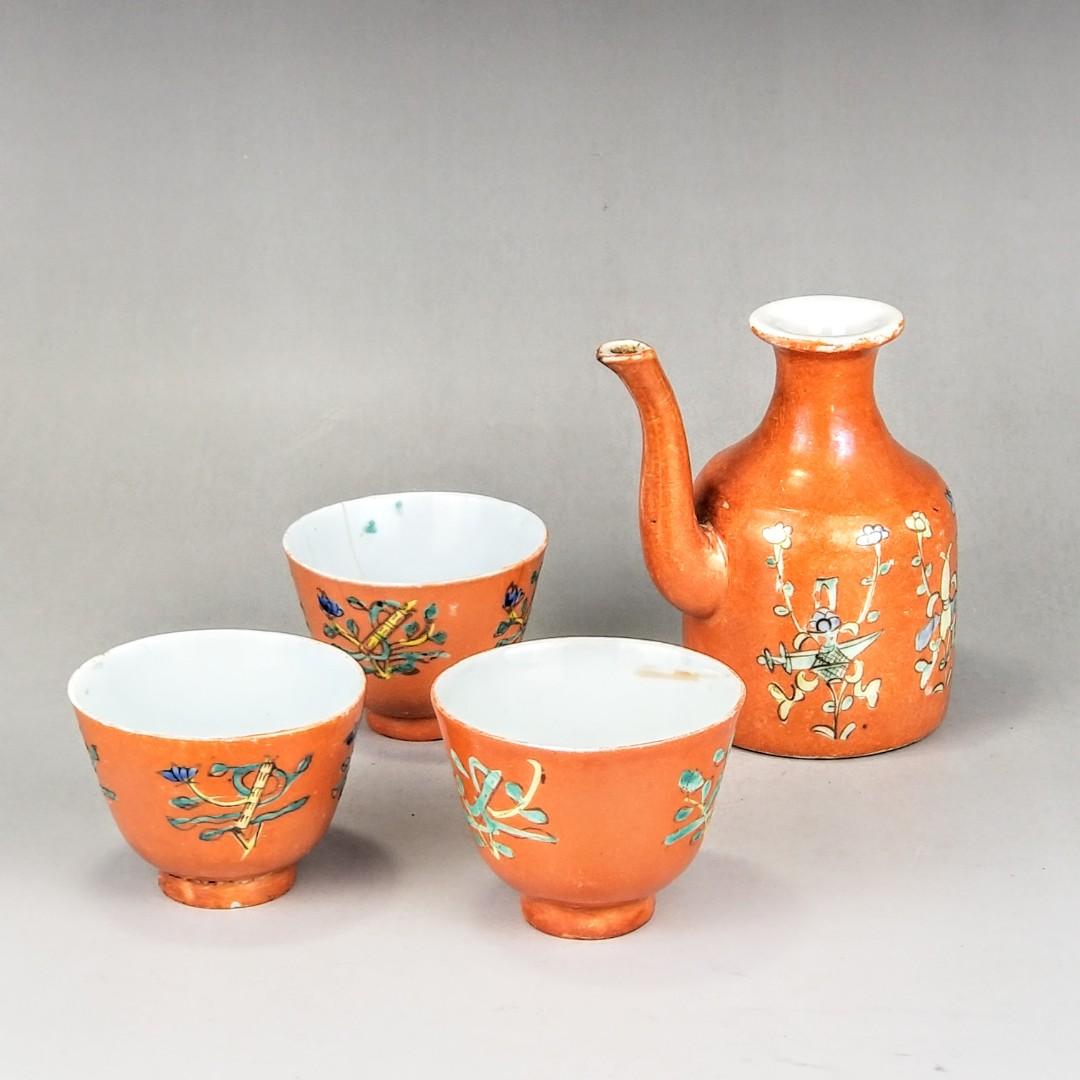 清同治珊瑚紅釉粉彩暗八仙紋酒壼連三小杯, 傢俬＆家居, 家居裝飾, 家居