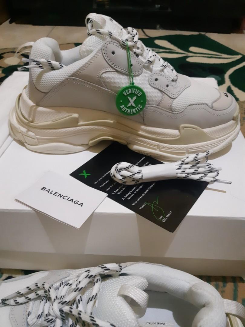 Balenciaga Triple S Cream White 2018 GOD Version (With Stock X Tag), Fesyen  Pria, Sepatu , Sneakers di Carousell