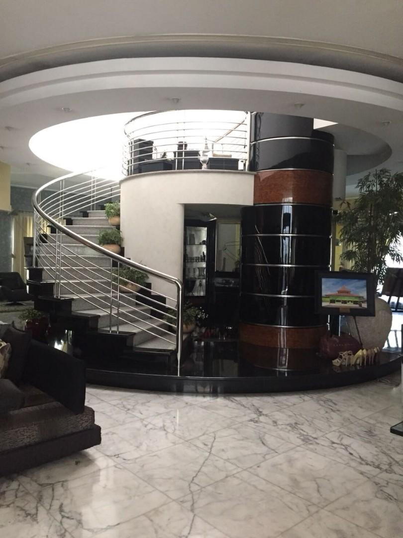 Di Jual Rumah Mewah 2 Lantai Lokasi Di Pondok Indah Properti Dijual Di Carousell