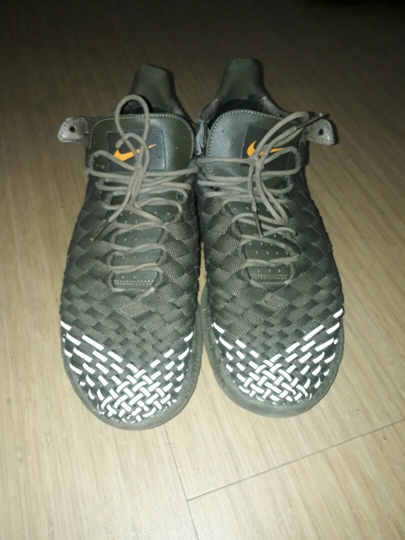 Nike SP Inneva Dark Loaden (Category: Sneakers) located in Santa Rosa. Submitted by pyrex_13 (Listing ID 215955006, Image 3). Description: 6.5-7/10 Condition No box.