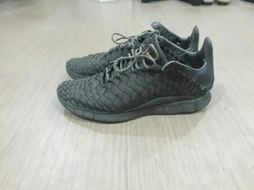 Nike SP Inneva Dark Loaden (Category: Sneakers) located in Santa Rosa. Submitted by pyrex_13 (Listing ID 215955006, Image 2). Description: 6.5-7/10 Condition No box.