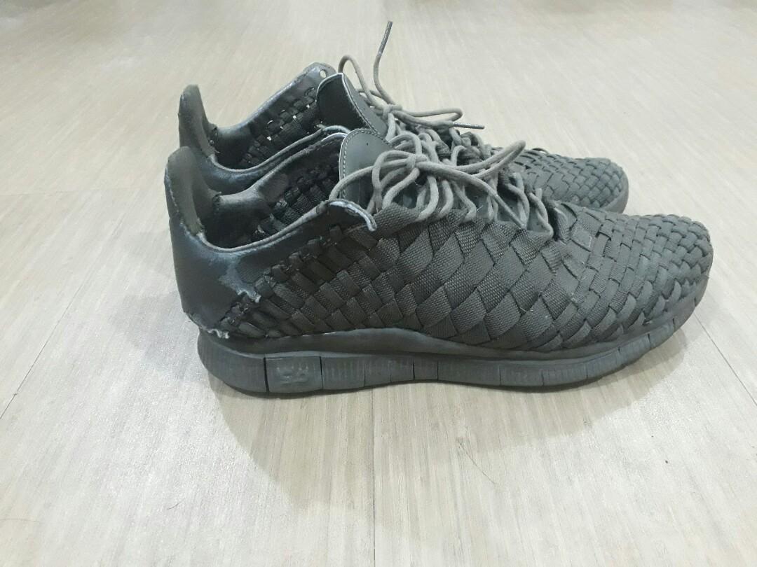 Nike SP Inneva Dark Loaden (Category: Sneakers) located in Santa Rosa. Submitted by pyrex_13 (Listing ID 215955006, Image 1). Description: 6.5-7/10 Condition No box.