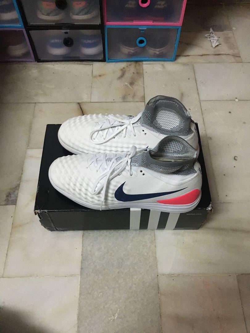Kasut Futsal Nike magista proximo Men s Fashion Activewear on Carousell