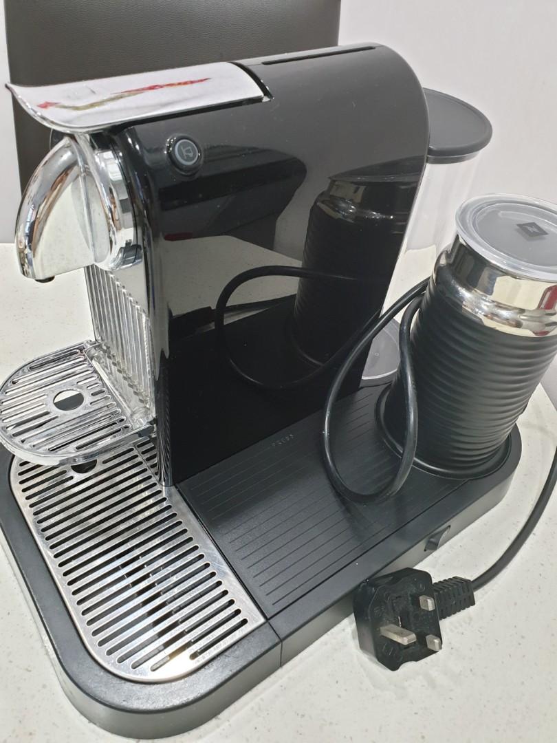 Nespresso Delonghi coffee maker, TV & Home Appliances, Kitchen