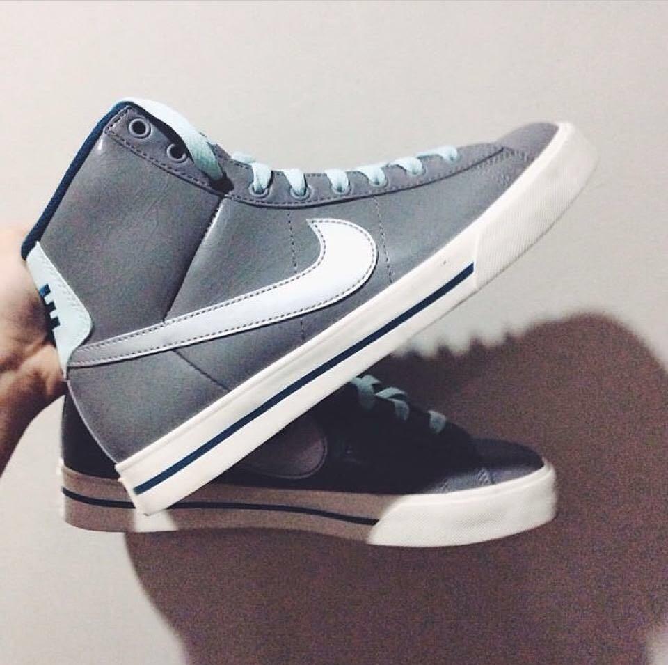 nike gray and green shoes