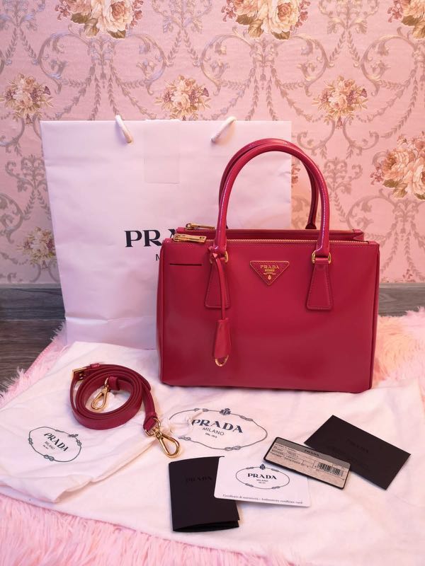 prada peonia saffiano