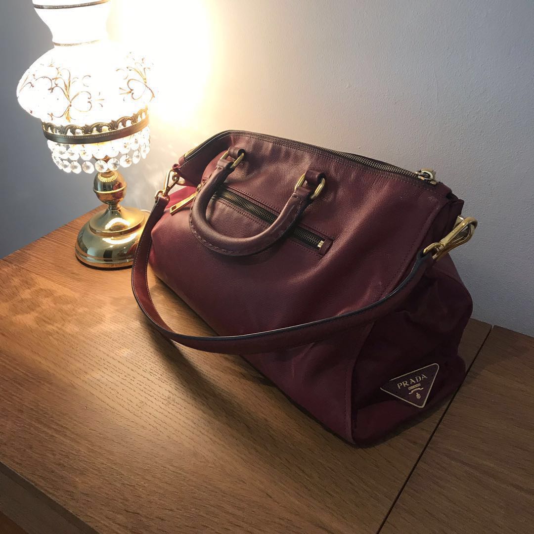 Prada Saffiano Tessuto burgundy tote bag, Women's Fashion, Bags & Wallets, Tote  Bags on Carousell