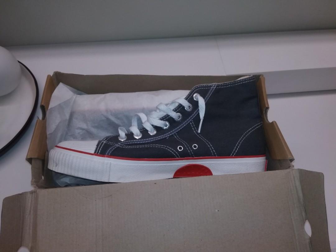 Sepatu Warrior Original Fesyen Pria Sepatu Sneakers Di Carousell