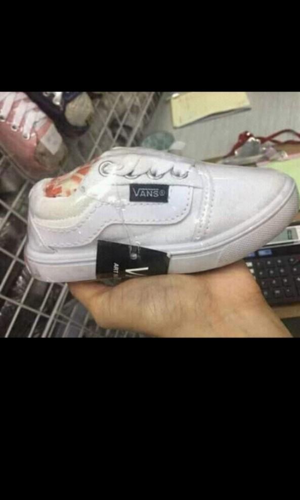 vanz (Category: Babies & Kids Fashion) located in Valenzuela. Submitted by cherryv03 (Listing ID 215940319, Image 3). Description: vanz for kids brand new class A no box deliver po manila area 1~3 days depende sa location size( 22~30) 400 only plus sf avail white and black.