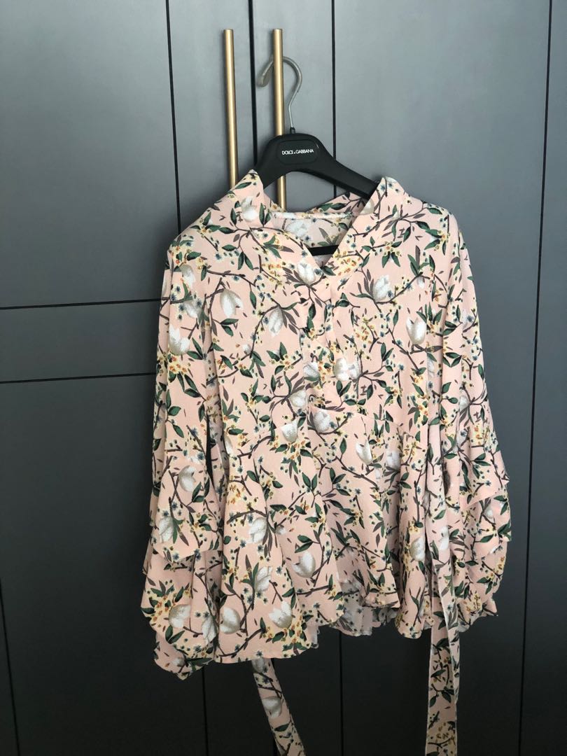 Beige floral, Women's Fashion, Tops, Blouses on Carousell