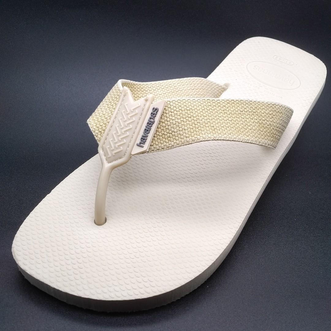 mens havaianas flip flops size 9
