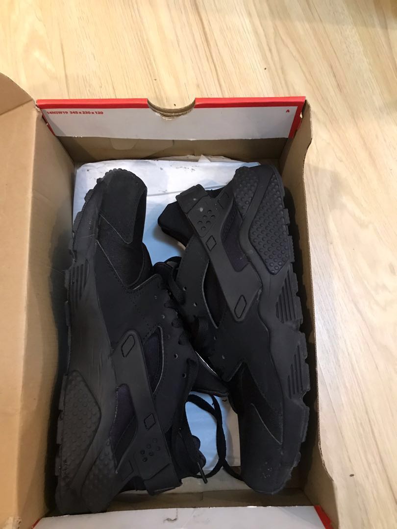 Black huaraches in clearance box