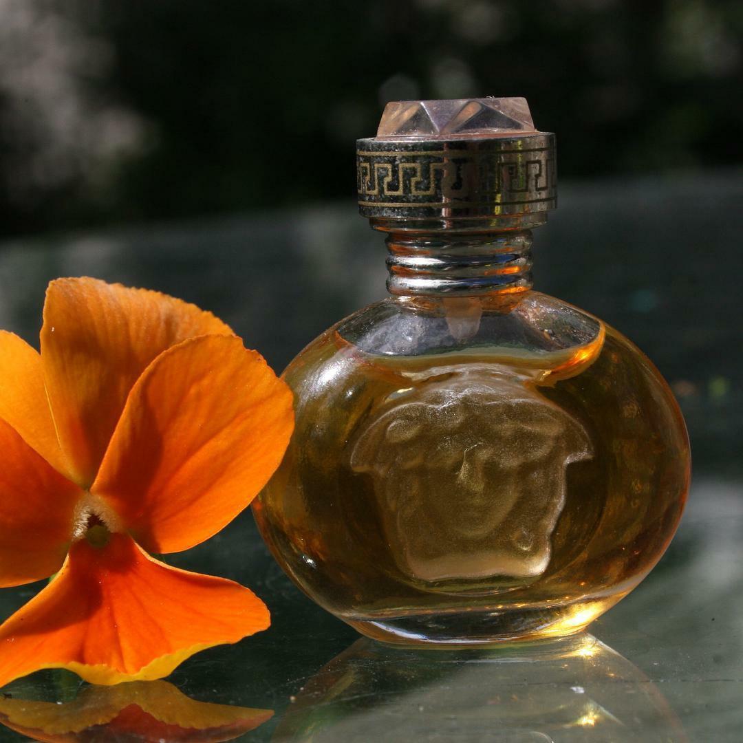 versace blonde perfume