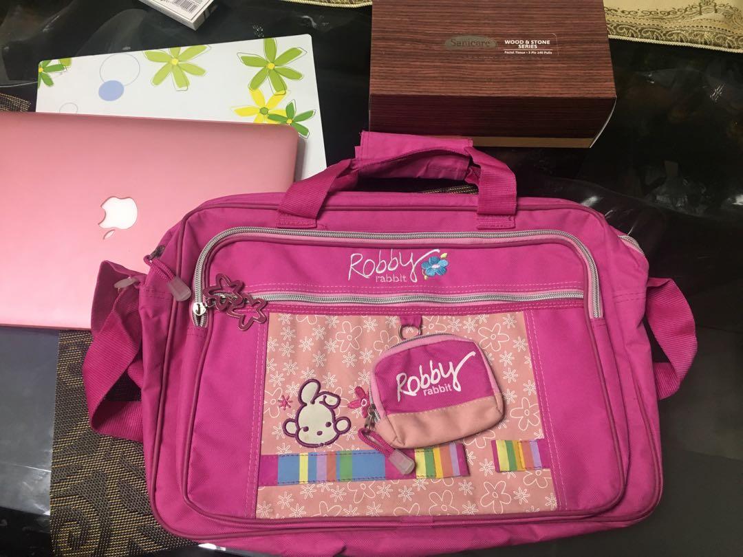 Pink Bag (Category: Diaper Bags & Wetbags) located in Quezon City. Submitted by jeanieev (Listing ID 216054768, Image 1). Description: Natambak lang. never been used..