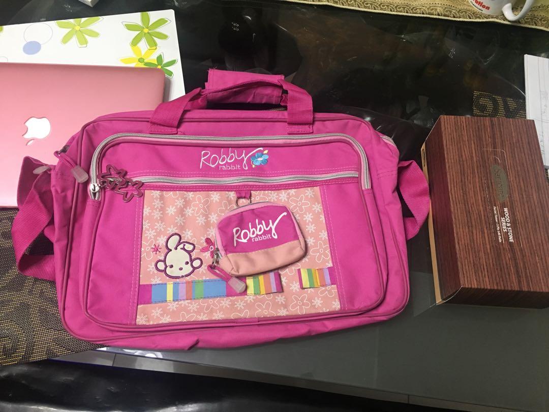 Pink Bag (Category: Diaper Bags & Wetbags) located in Quezon City. Submitted by jeanieev (Listing ID 216054768, Image 2). Description: Natambak lang. never been used..