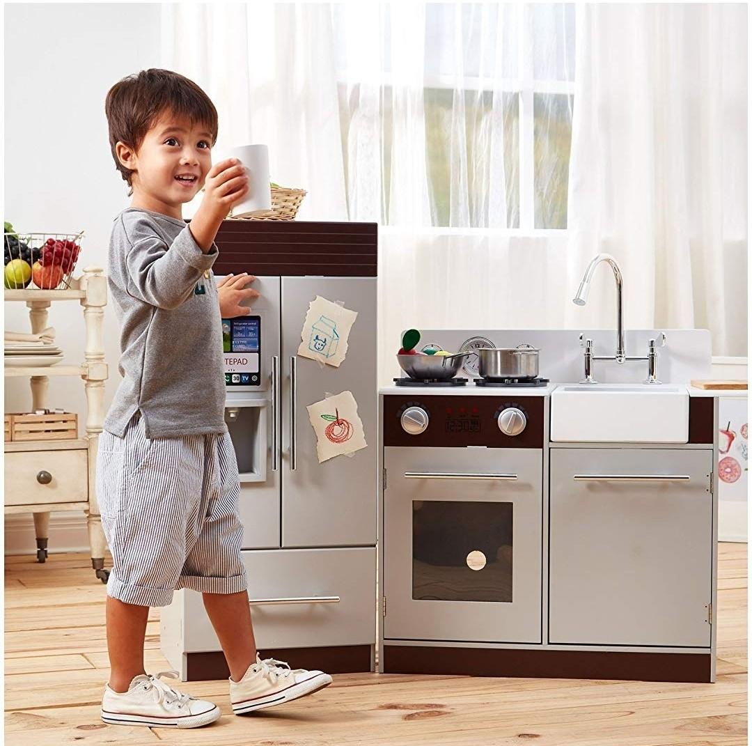 play kitchen with ice maker