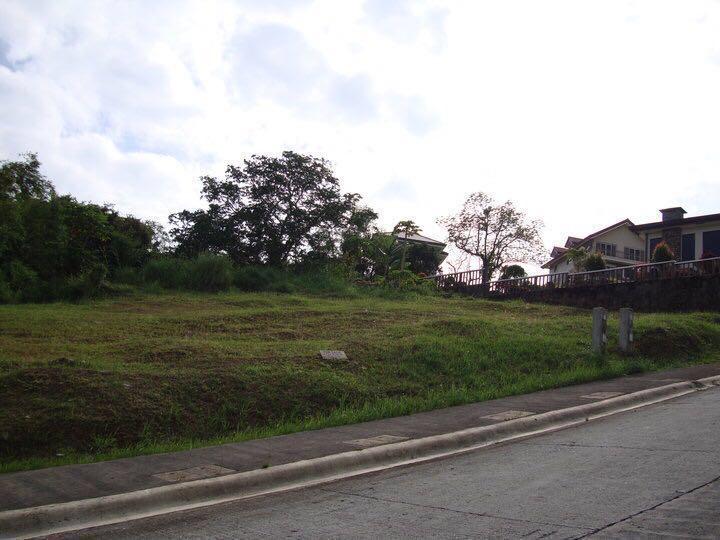 Residential Lot in Tagaytay For Sale OVERLOOKING TAAL, Property