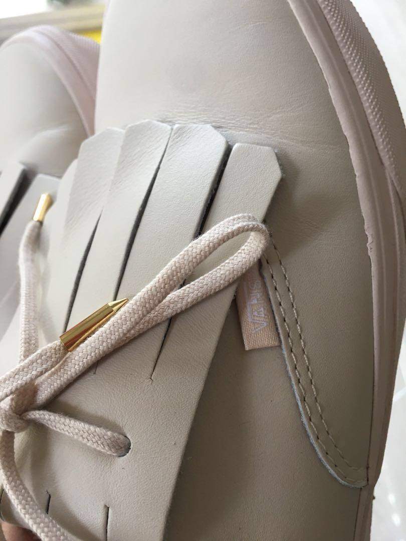 Vans 特別款 （分類：波鞋）位於 Hong Kong。 由 cannyhk 提交（商品編號 188947708，圖片 3）。簡介： 95%新 只著一次 購自日本 因太大著唔到！ 香港無呢個款架 色差原因,顏色係好淺粉紅 所有相已齊 非誠勿擾！有意買歡迎發問，希望睇清楚先問！ 尺碼巳註明 無聊問題一律不作回應.。