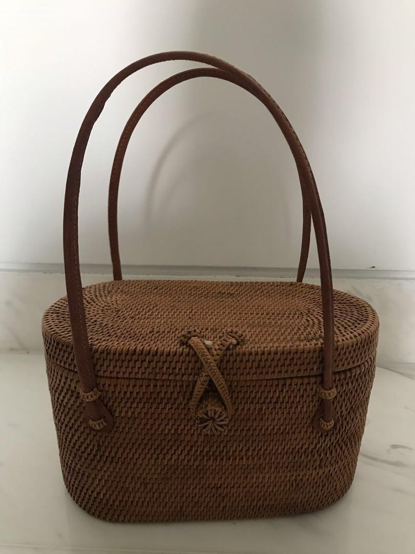Wicker store basket bag