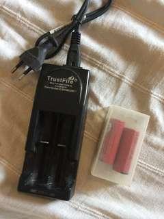 Trustfire multifunctional charger with a set of rechargeable batteries / for vape