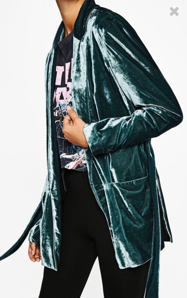 Bershka Velvet robe style blazer Women s Fashion Tops Blouses on Carousell