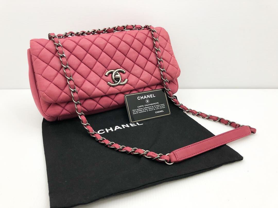 chanel pink sling bag