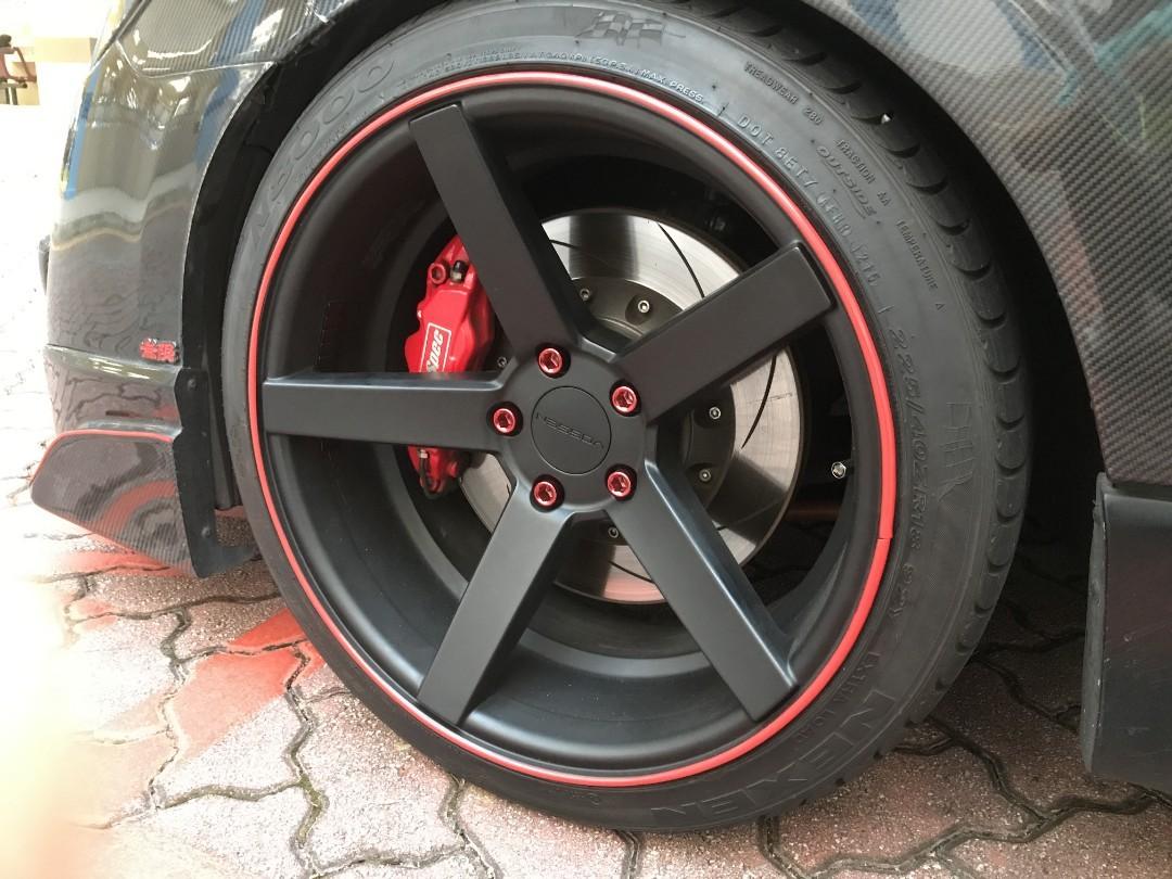 red wheel lugs