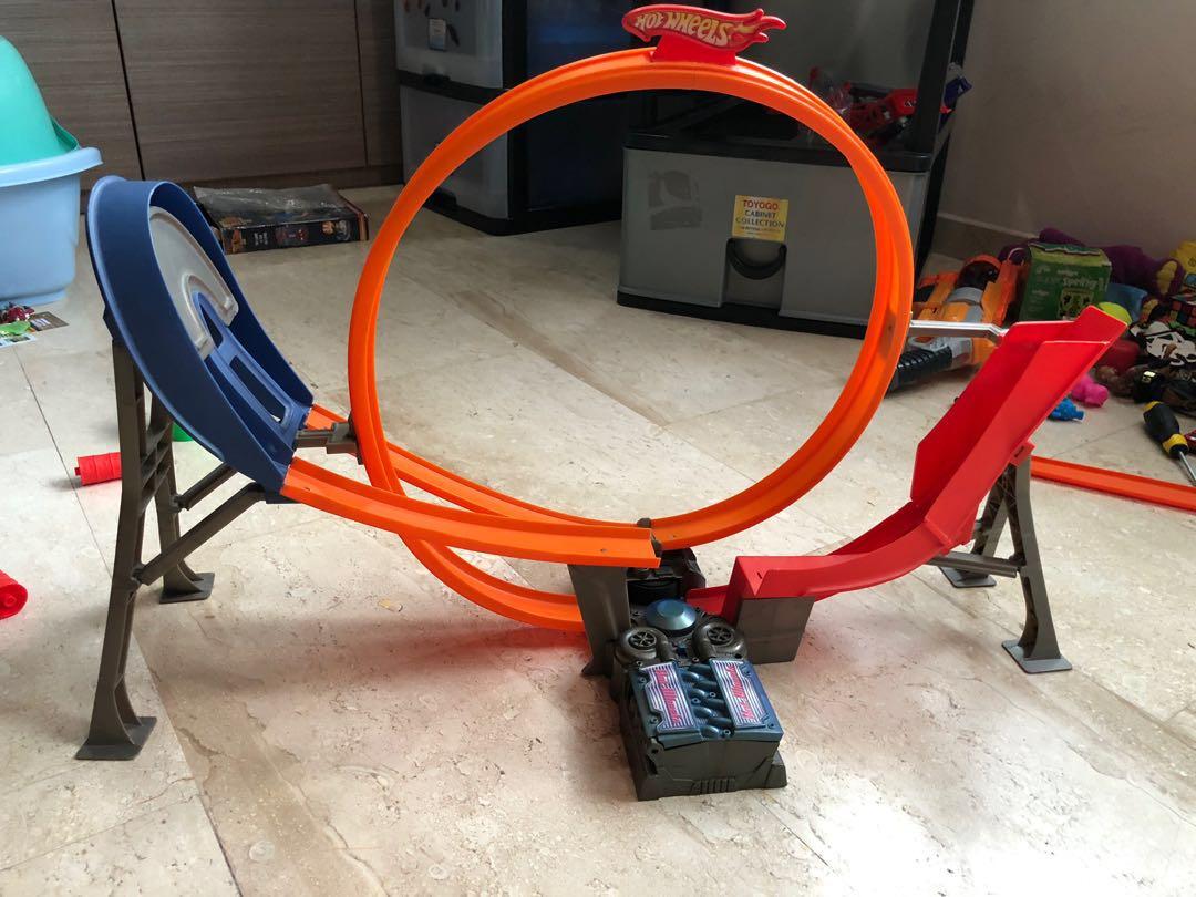 hot wheels power loop raceway